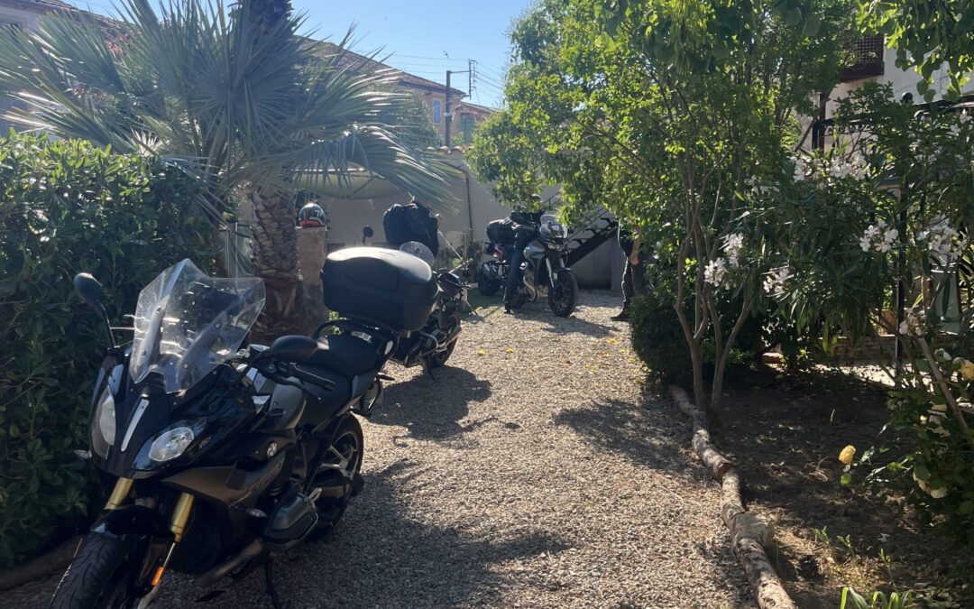 Acceuil motard au Colibri bleu- Canal du Midi